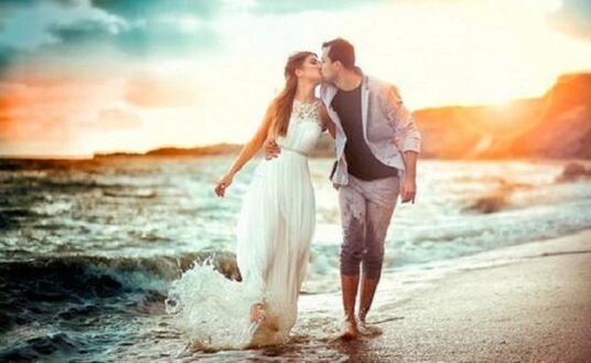 Frau und Mann verliebten sich in einen vergrößerten Penis