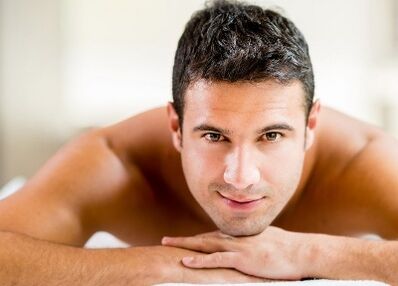 Ein Mann vergrößerte seinen Penis durch Massage