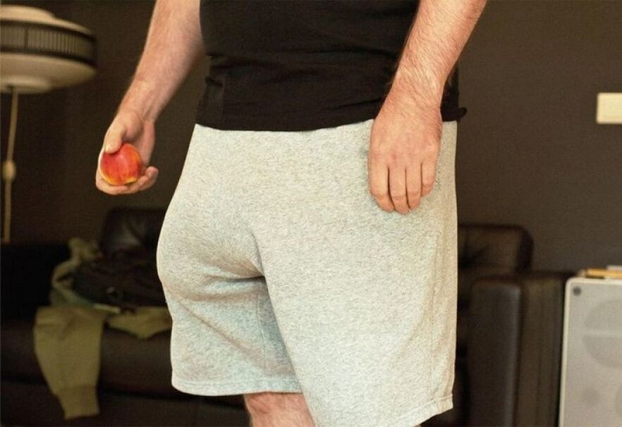 Ein Mann mit einem vergrößerten Mitglied